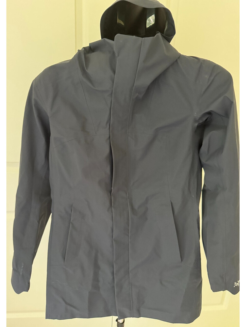 Women’s Arc’teryx Codetta Hooded Waterproof Jacket, Dark Blue, Size S